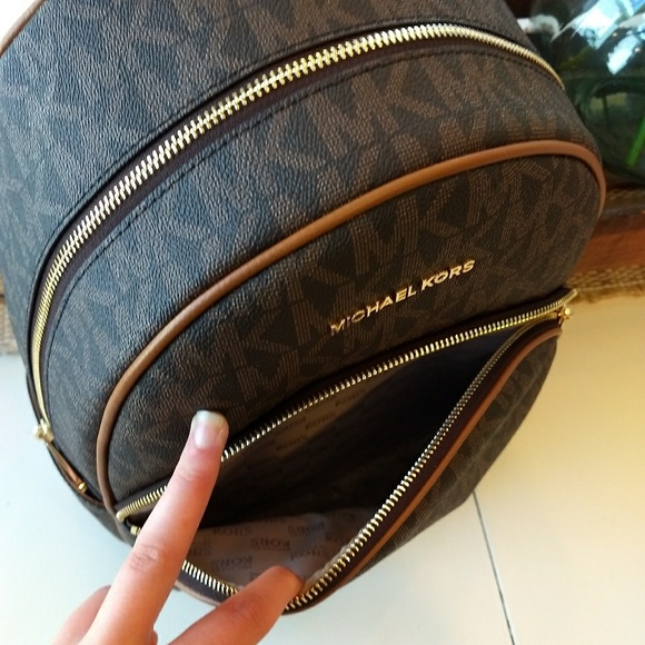 MK Large Abbey Backpack - Picture 5 of 8